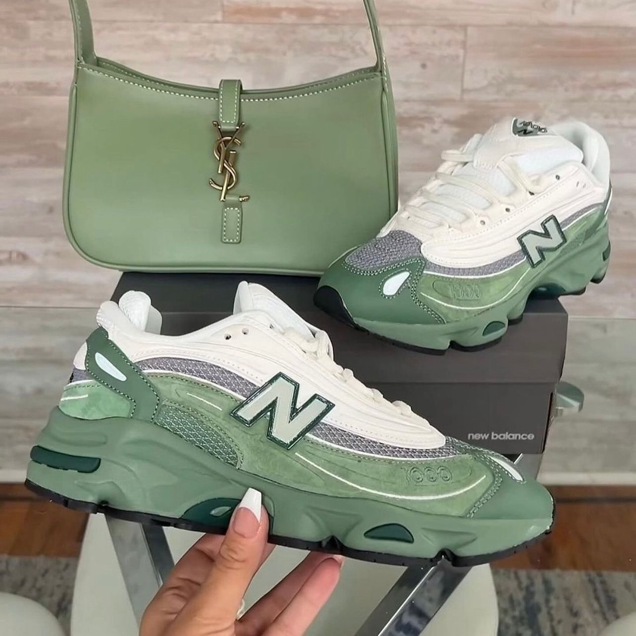 Le style authentique à vos pieds (plus généraliste)
Sneakers Street : L'authenticité à chaque pas (plus orienté sneakers)