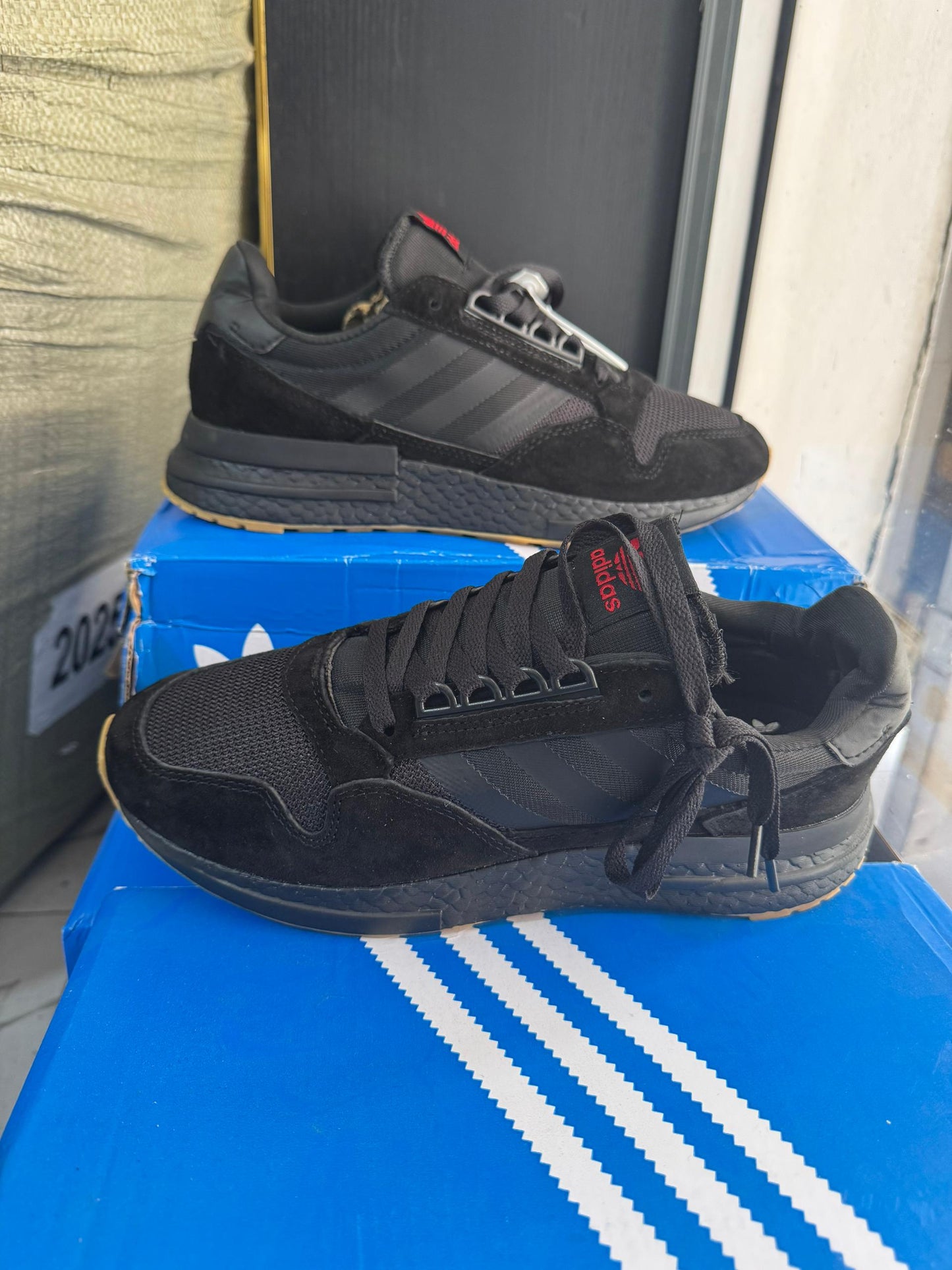 Titre : Street Style Sneaker Shop