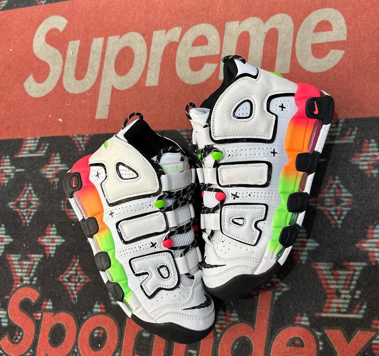 Sneaker Kingdom : Pour un nom qui met l'accent sur la qualité et la diversité des modèles.