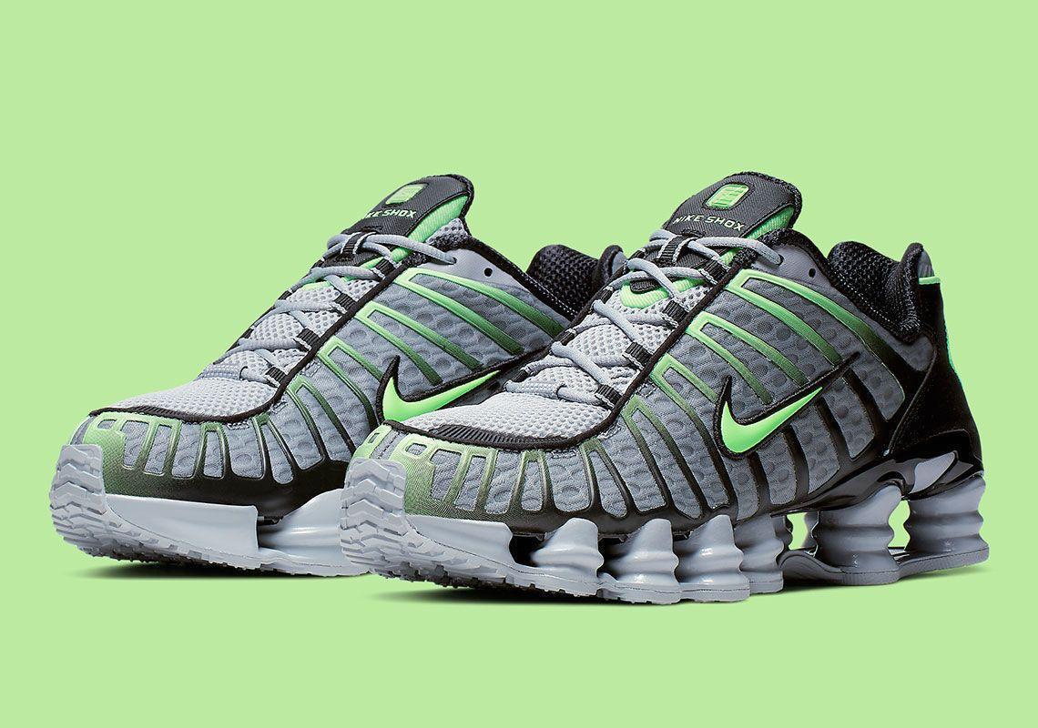 Nike Shox R4 (Noir & Argent)