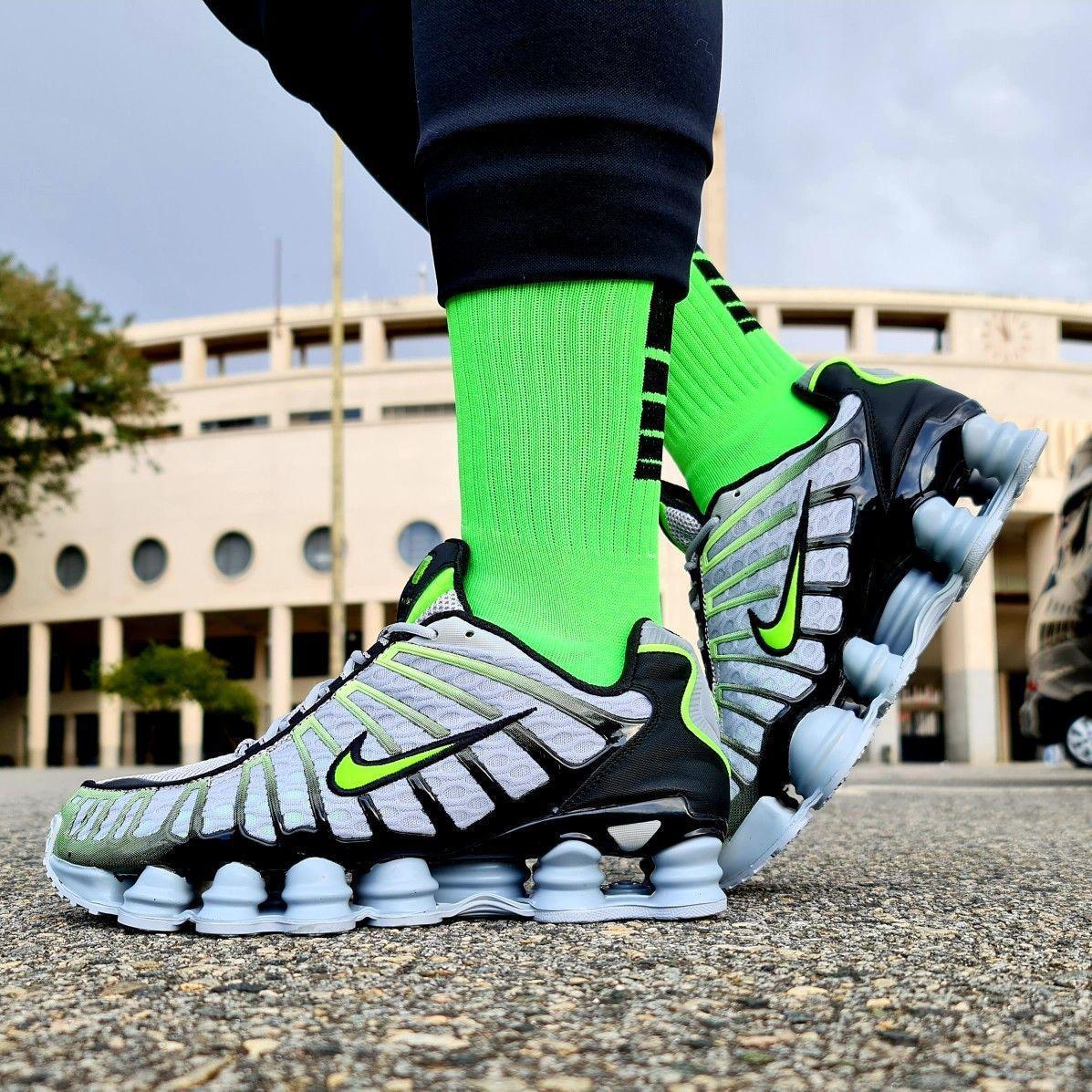 Nike Shox R4 (Noir & Argent)