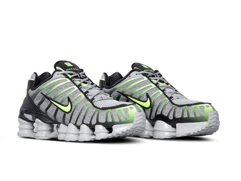 Nike Shox R4 (Noir & Argent)