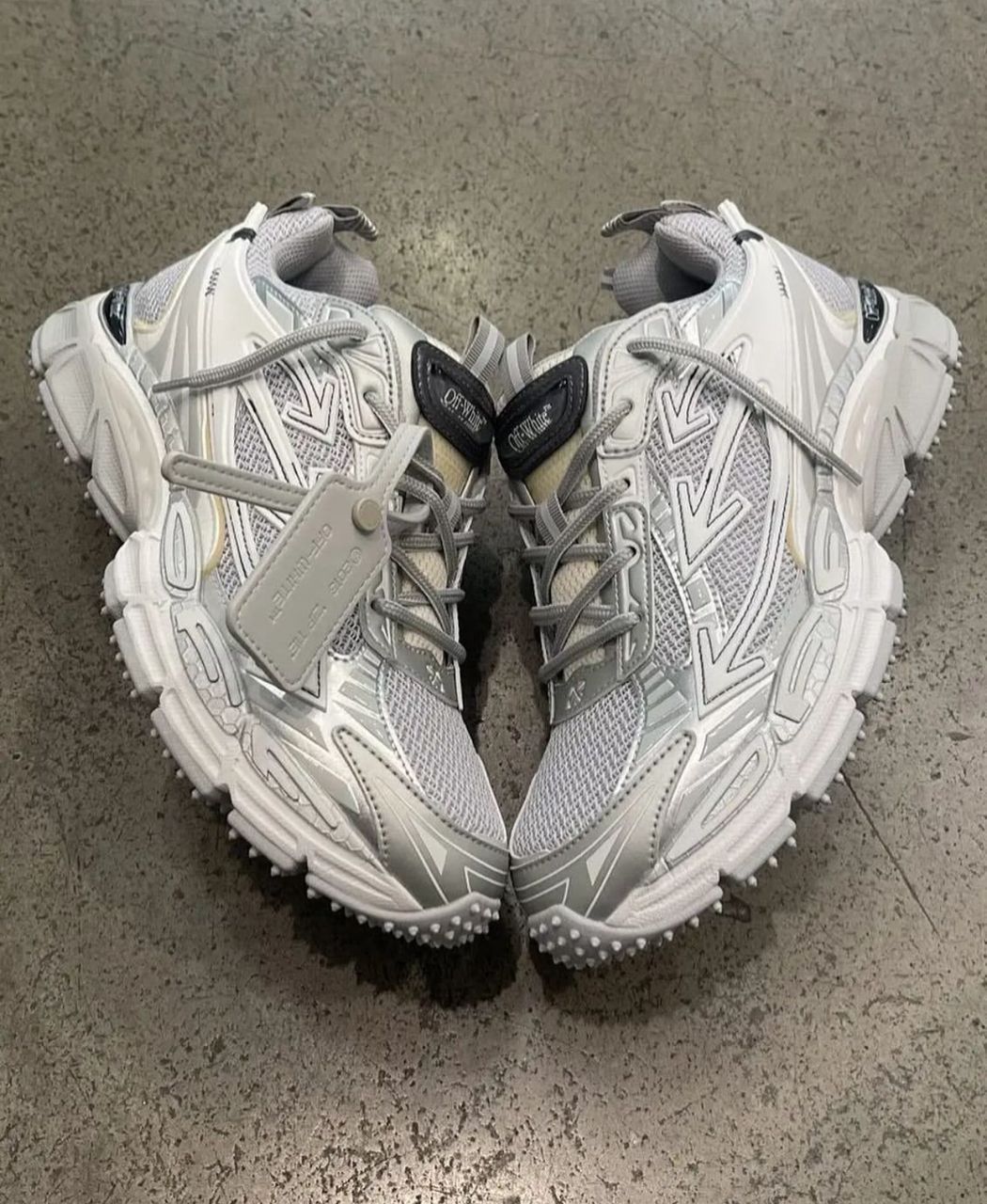 Foot Forward : Sneakers pour un style futuriste