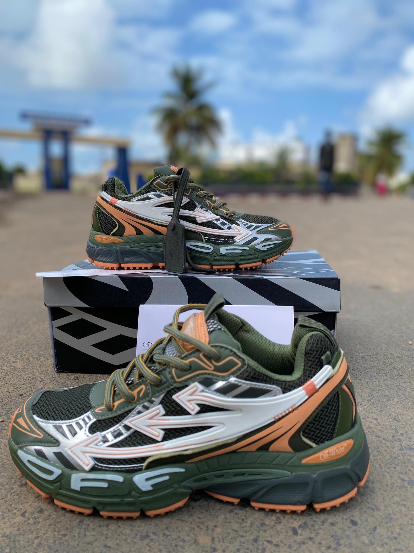Off-White™ x Nike Air Zoom Terra Kiger 5 : L'alliance parfaite entre luxe et performance"
