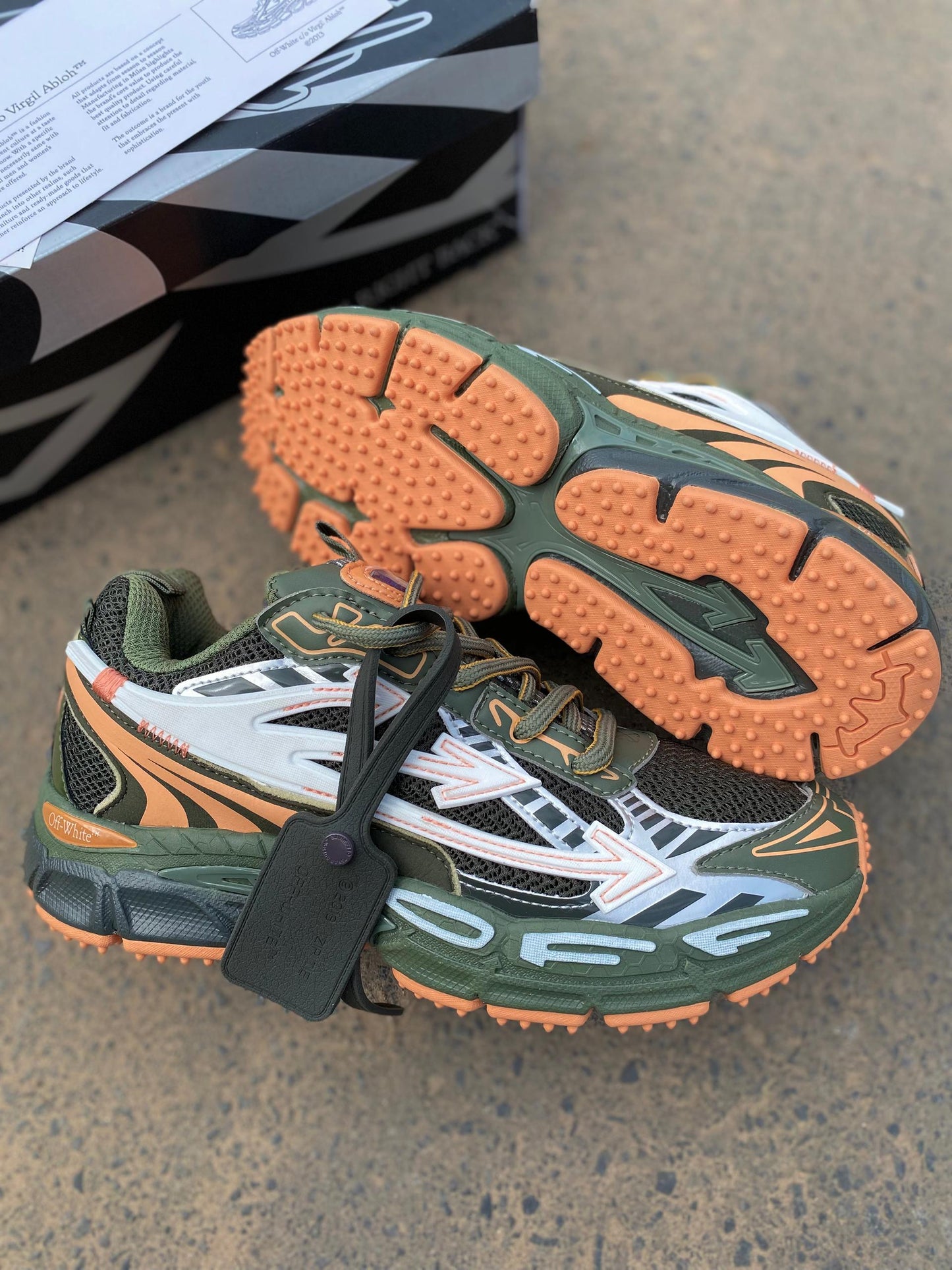 Off-White™ x Nike Air Zoom Terra Kiger 5 : L'alliance parfaite entre luxe et performance"