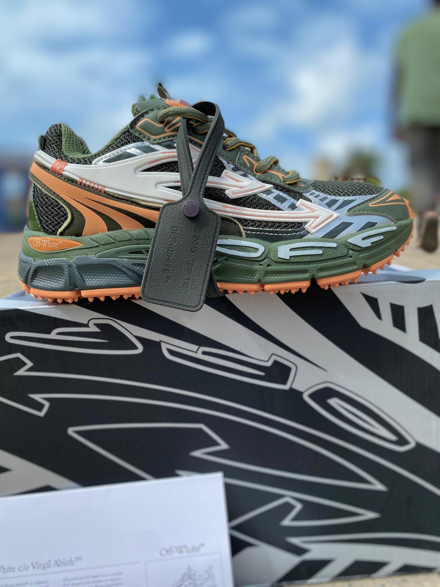 Off-White™ x Nike Air Zoom Terra Kiger 5 : L'alliance parfaite entre luxe et performance"
