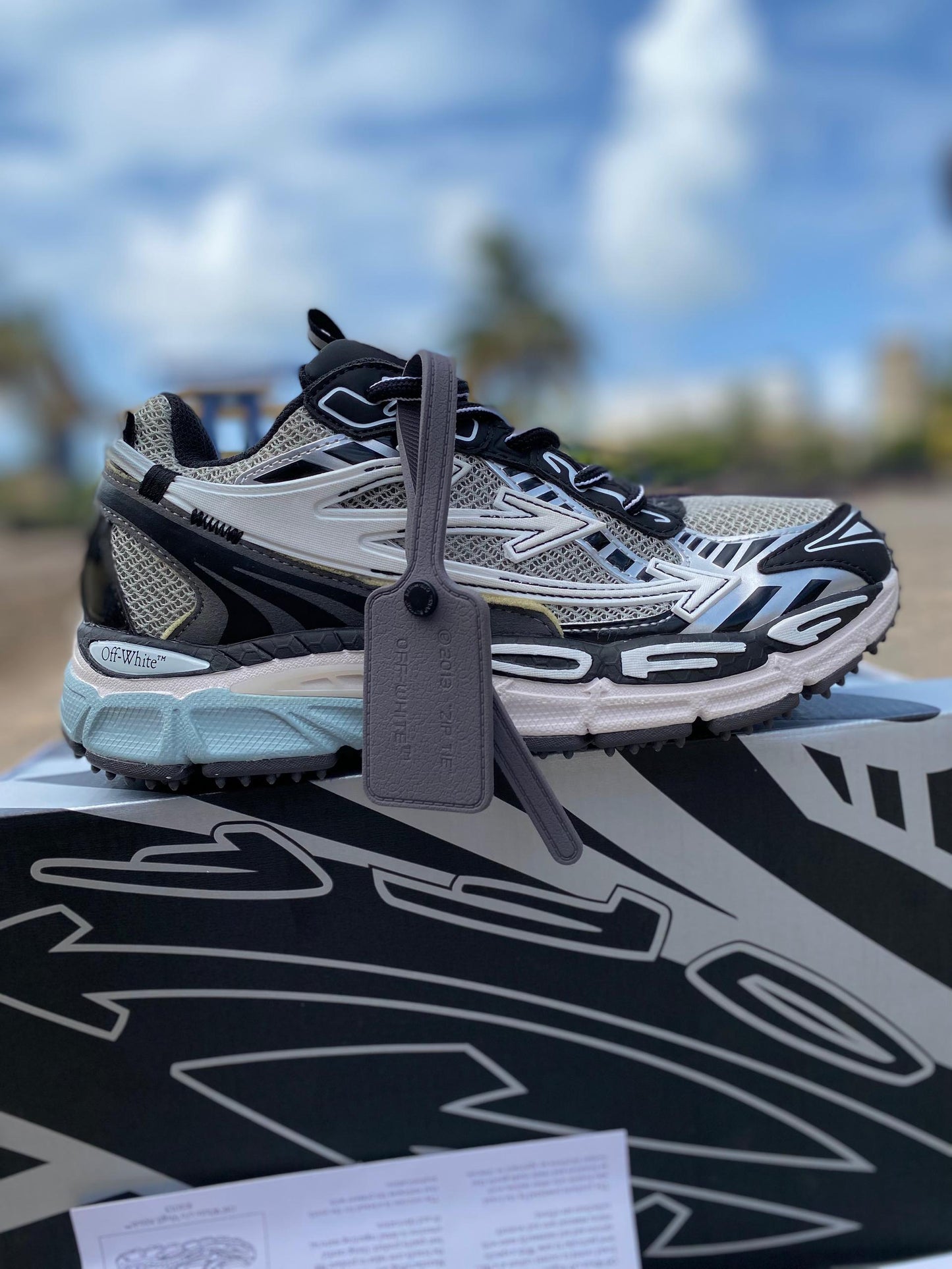 Kicks & Co. – Sneakers Exclusives