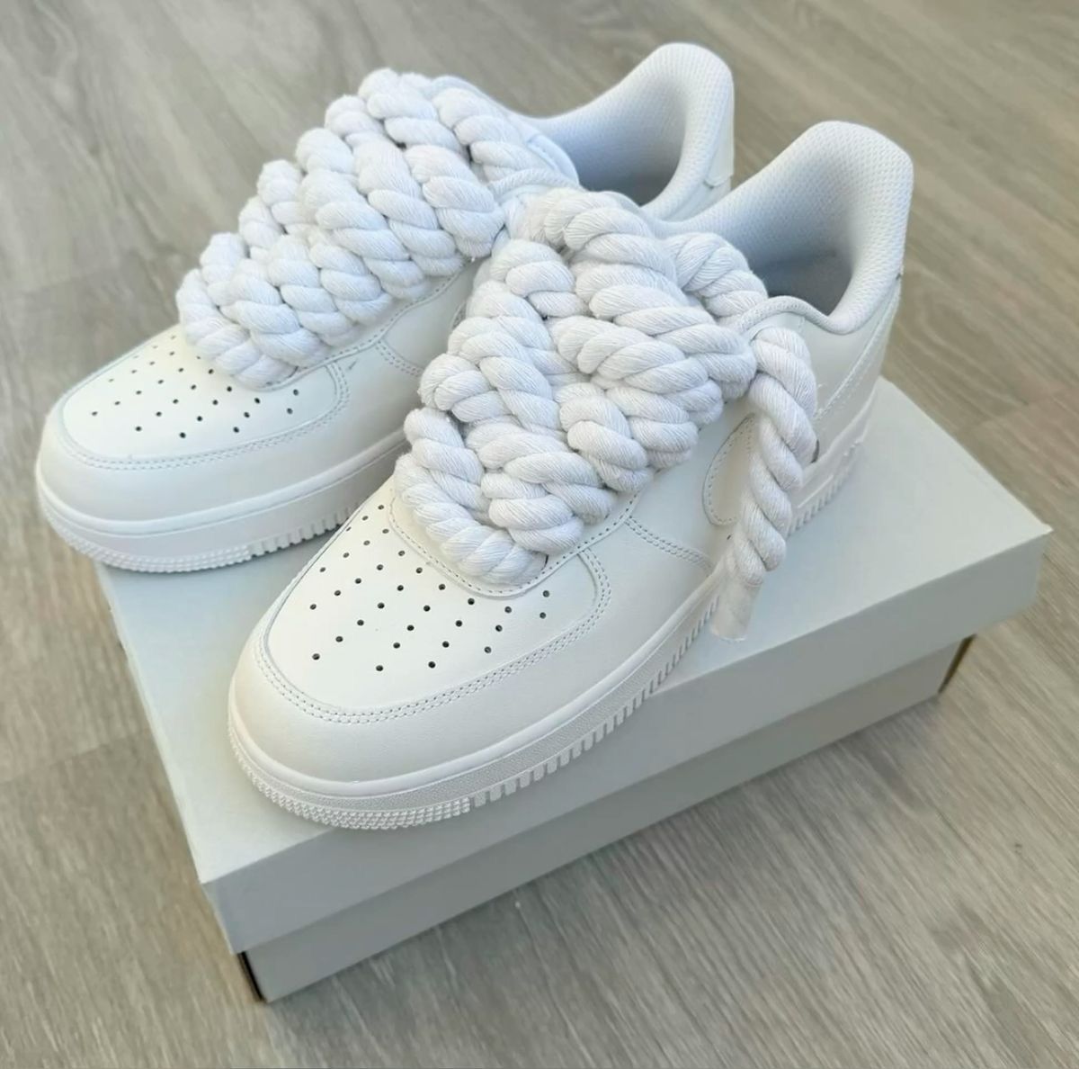 "Rope Kicks – Sneakers Uniques & Audacieuses"