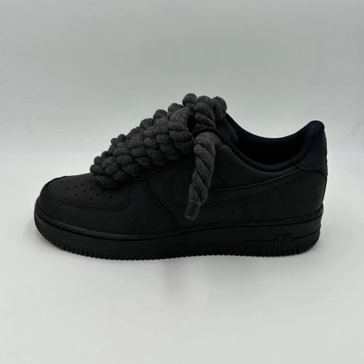 "Rope Kicks – Sneakers Uniques & Audacieuses"