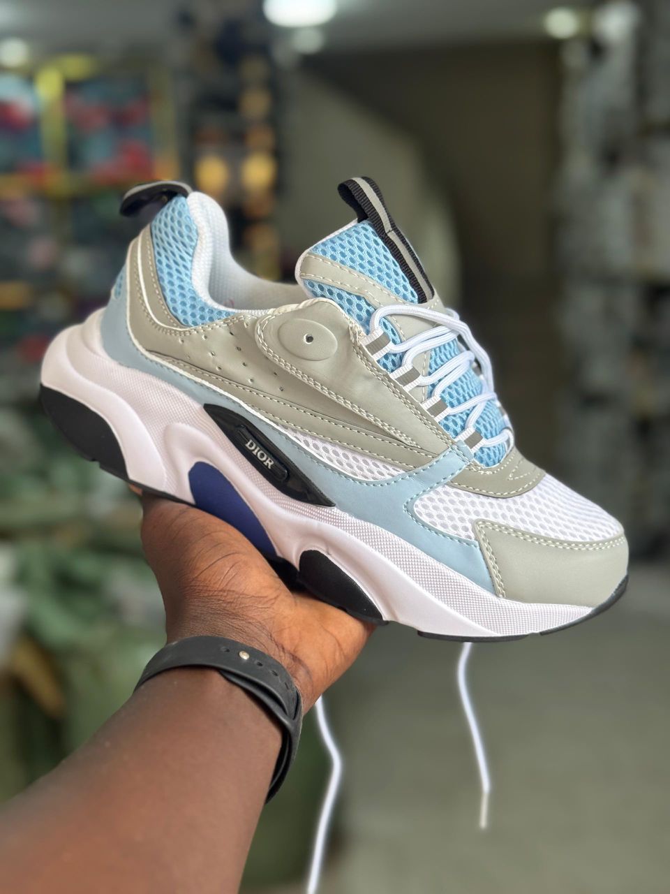 Boutique de Sneakers Tendances - Dior, Adidas & Plus