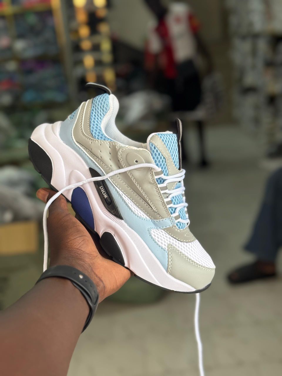 Boutique de Sneakers Tendances - Dior, Adidas & Plus