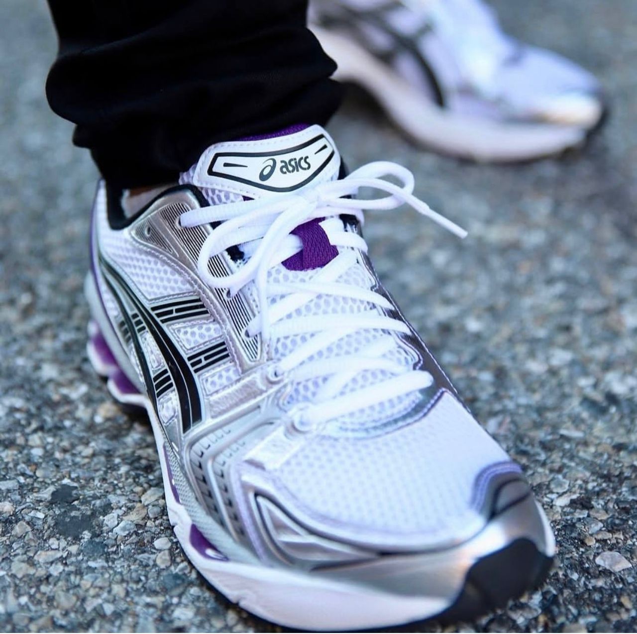 NeoStep Athletics – L'alliance du style vintage et de la performance urbaine.