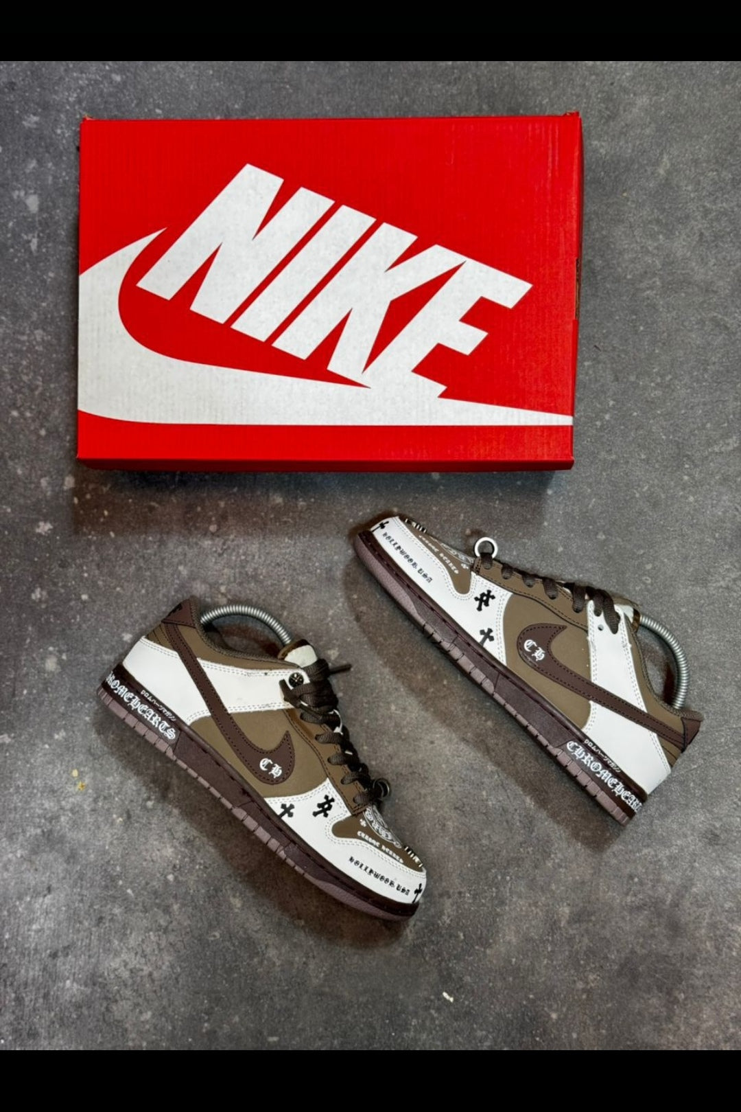 Nike Dunk Low Custom "Chrome Gothic" – Édition Limitée Mocha