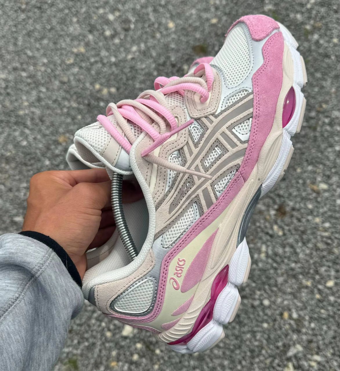 Asics Gel-1090™ : l'équilibre parfait entre performance et style rétro