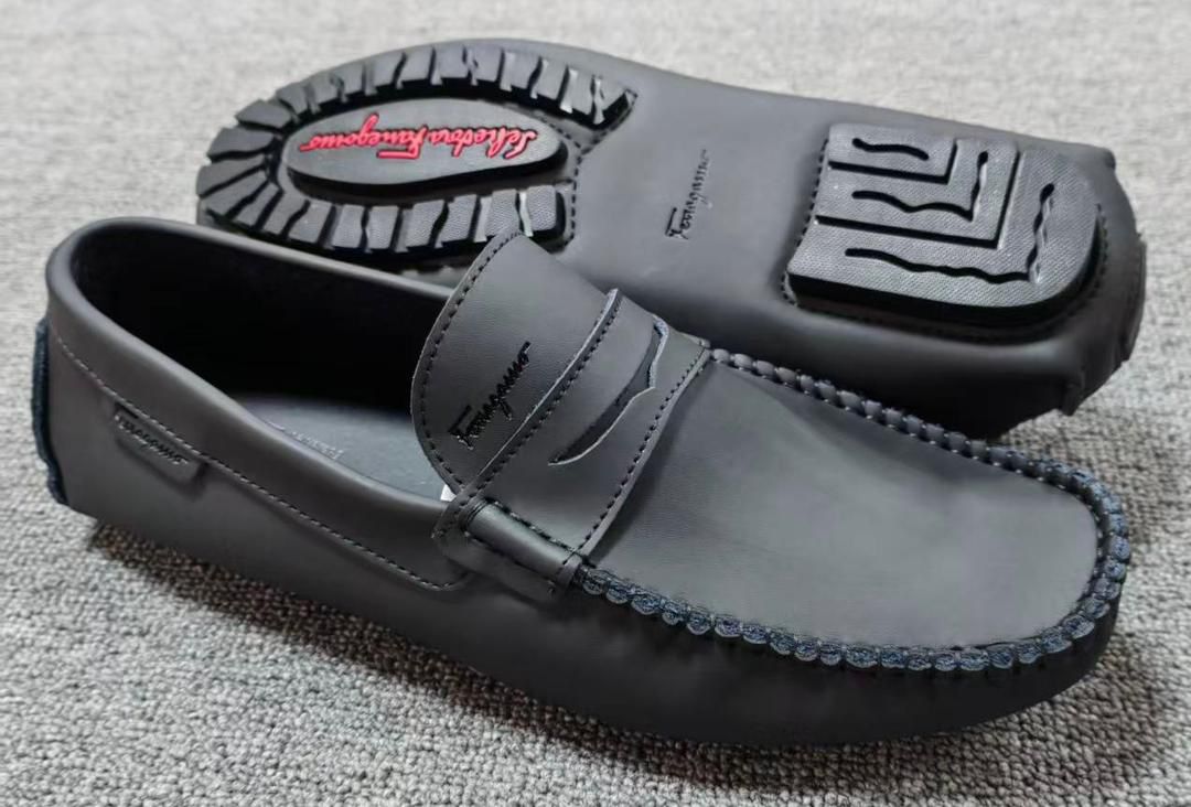 Titre : Élégance et Confort au Quotidien : Mocassins Classiques pour Hommes