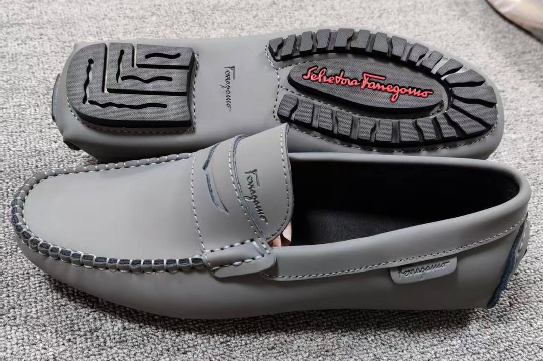 Titre : Élégance et Confort au Quotidien : Mocassins Classiques pour Hommes