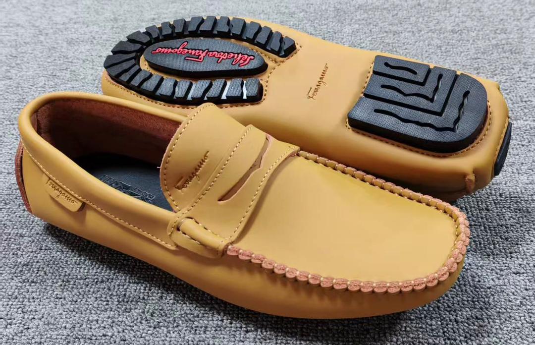 Titre : Élégance et Confort au Quotidien : Mocassins Classiques pour Hommes