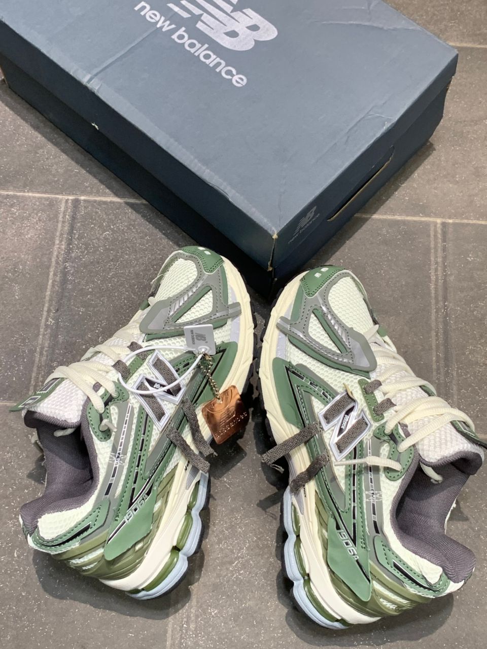 Boutique de sneakers : New Balance 1906R