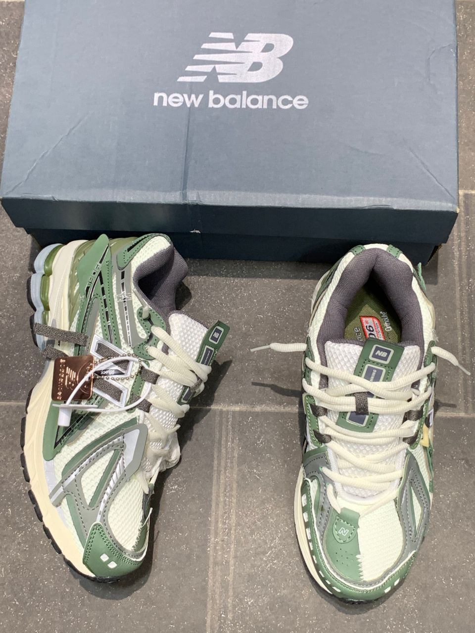 Boutique de sneakers : New Balance 1906R