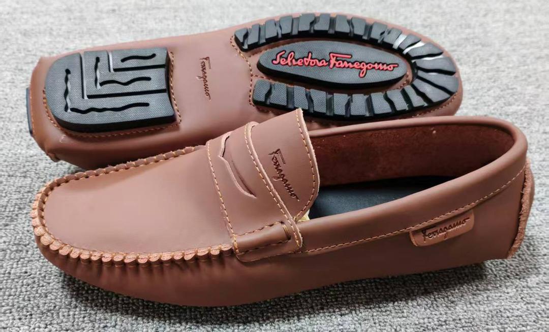Titre : Élégance et Confort au Quotidien : Mocassins Classiques pour Hommes