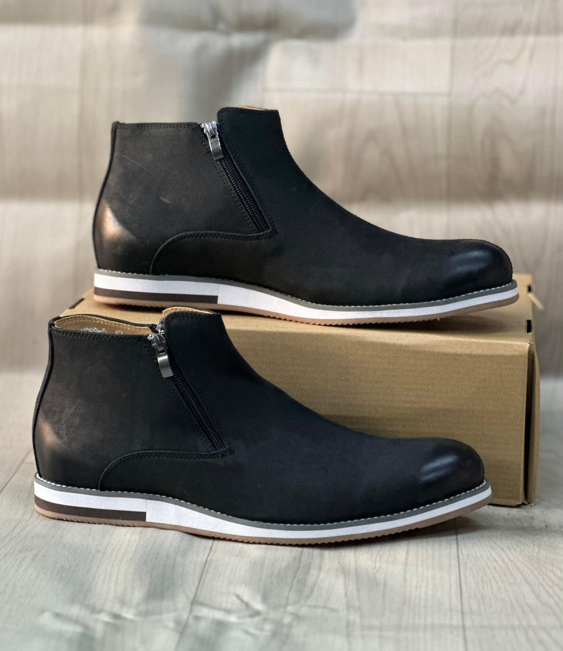 Bota Cuir : L'Élégance Décontractée au Quotidien