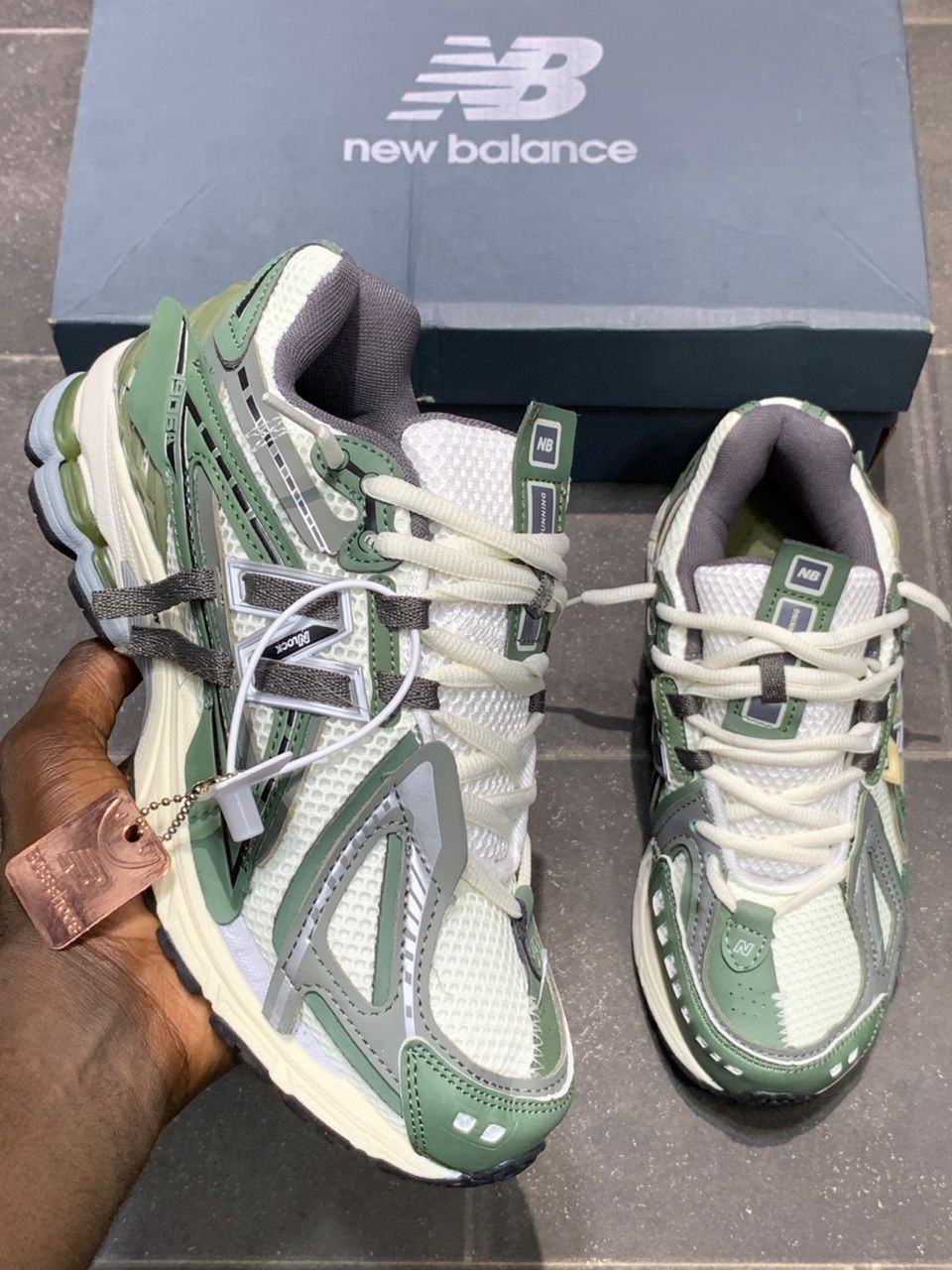 Boutique de sneakers : New Balance 1906R