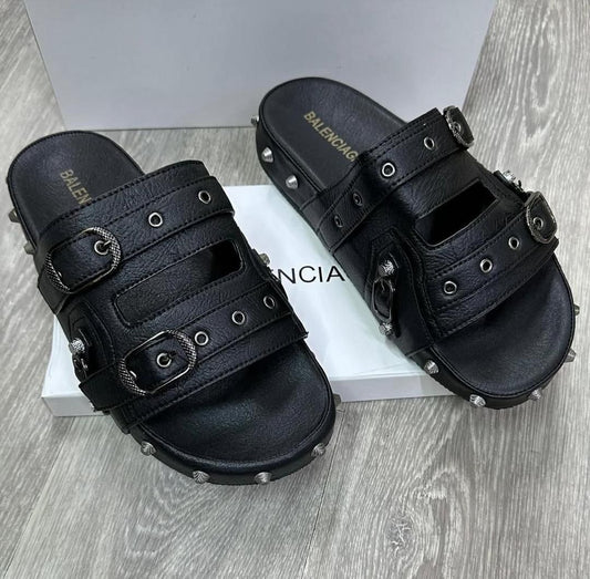 Studs & Straps" par Balenciaga