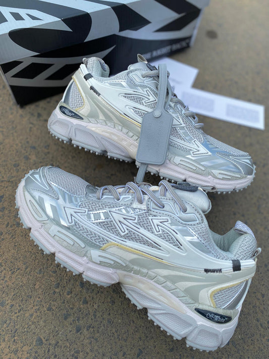 Foot Forward : Sneakers pour un style futuriste