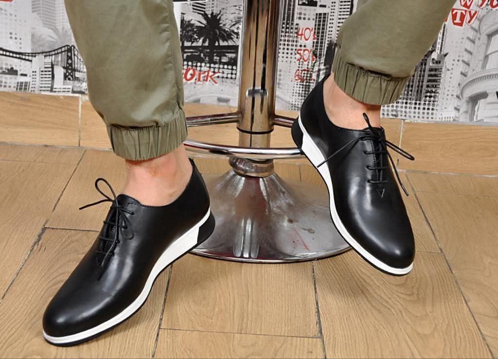 👞 Titre de la Boutique : Confort Élégant - Chaussures de Ville & Sneakers Hybrides