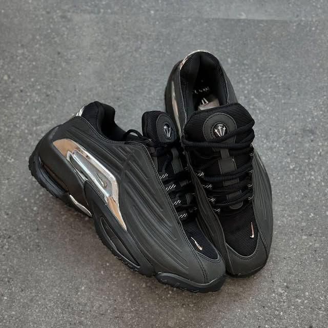 Style Rétro Futuriste - Nike Air Max TL 2.5 (Black & White Chrome)