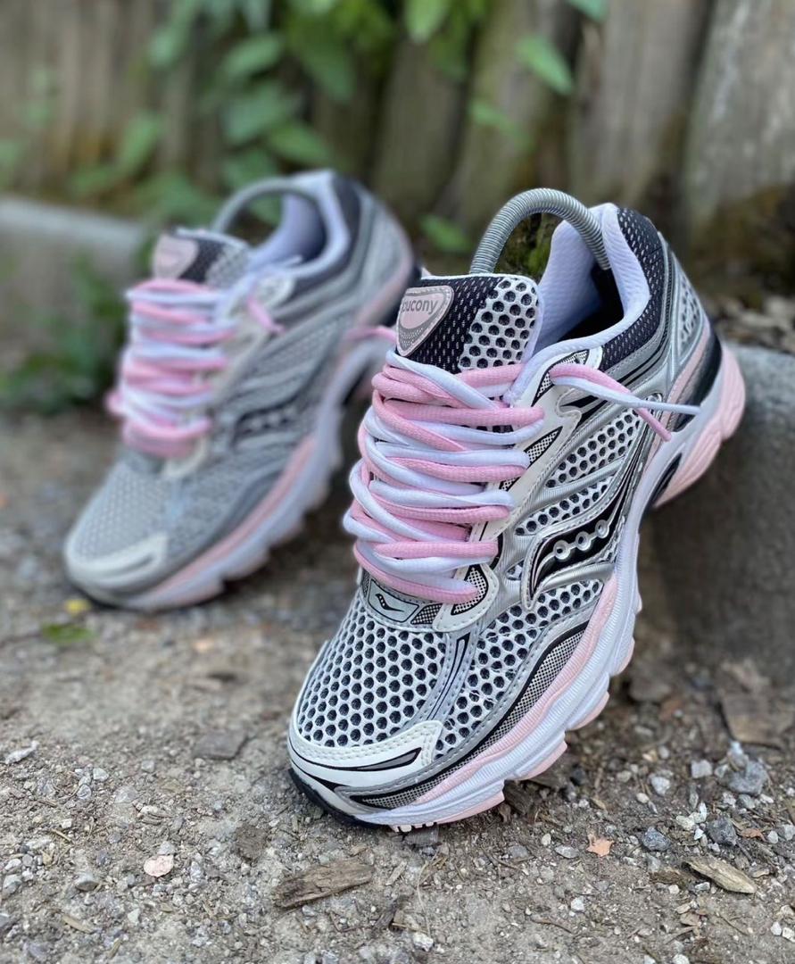 L’Atelier du Mesh (Ou plus court : Vibe Sneaker Lab)