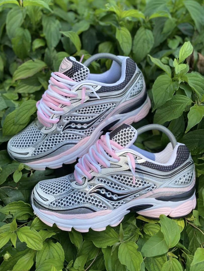L’Atelier du Mesh (Ou plus court : Vibe Sneaker Lab)