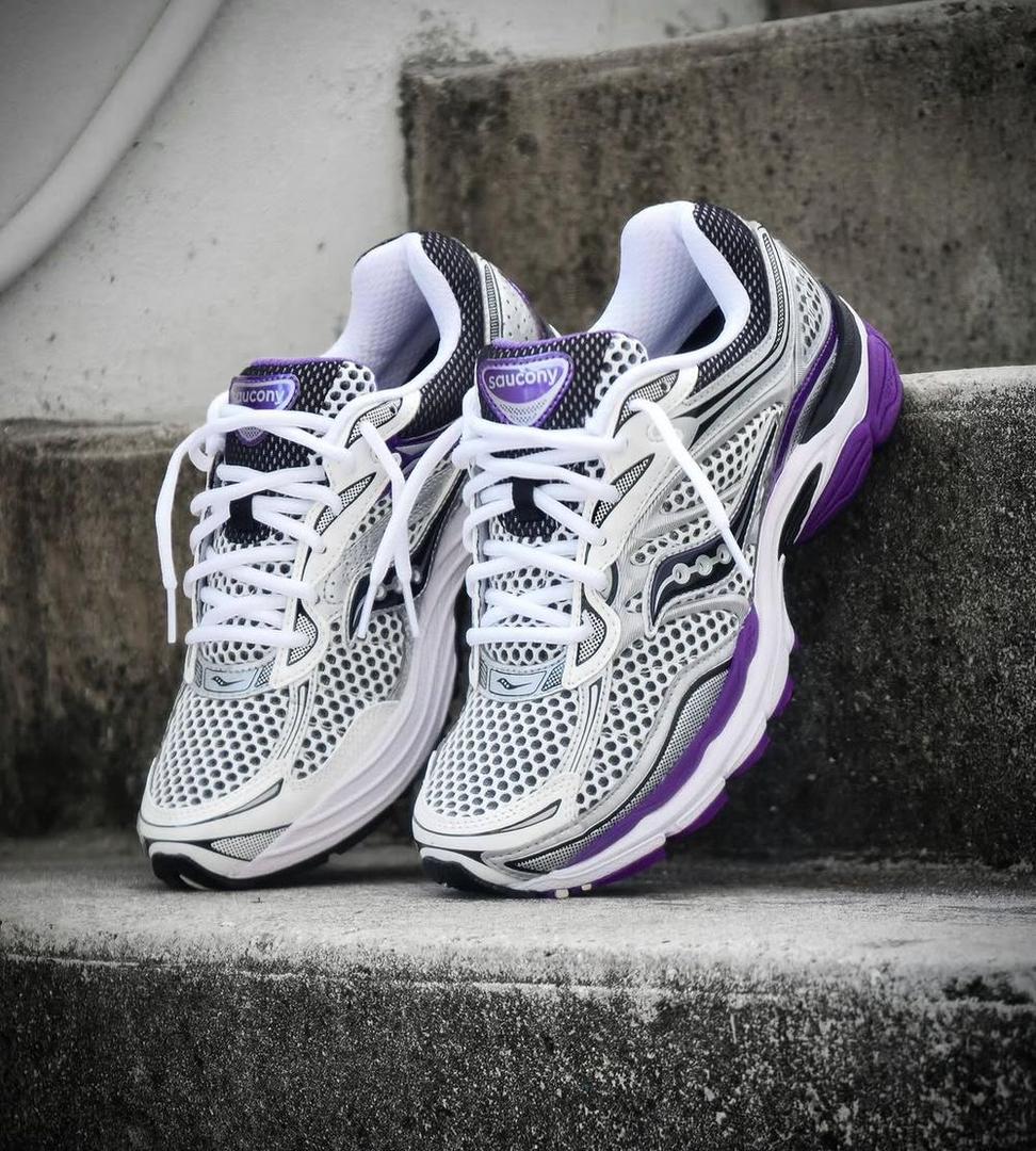 Neo-Retro Kicks (Ou une alternative plus descriptive : Pulse Athletics & Lifestyle)