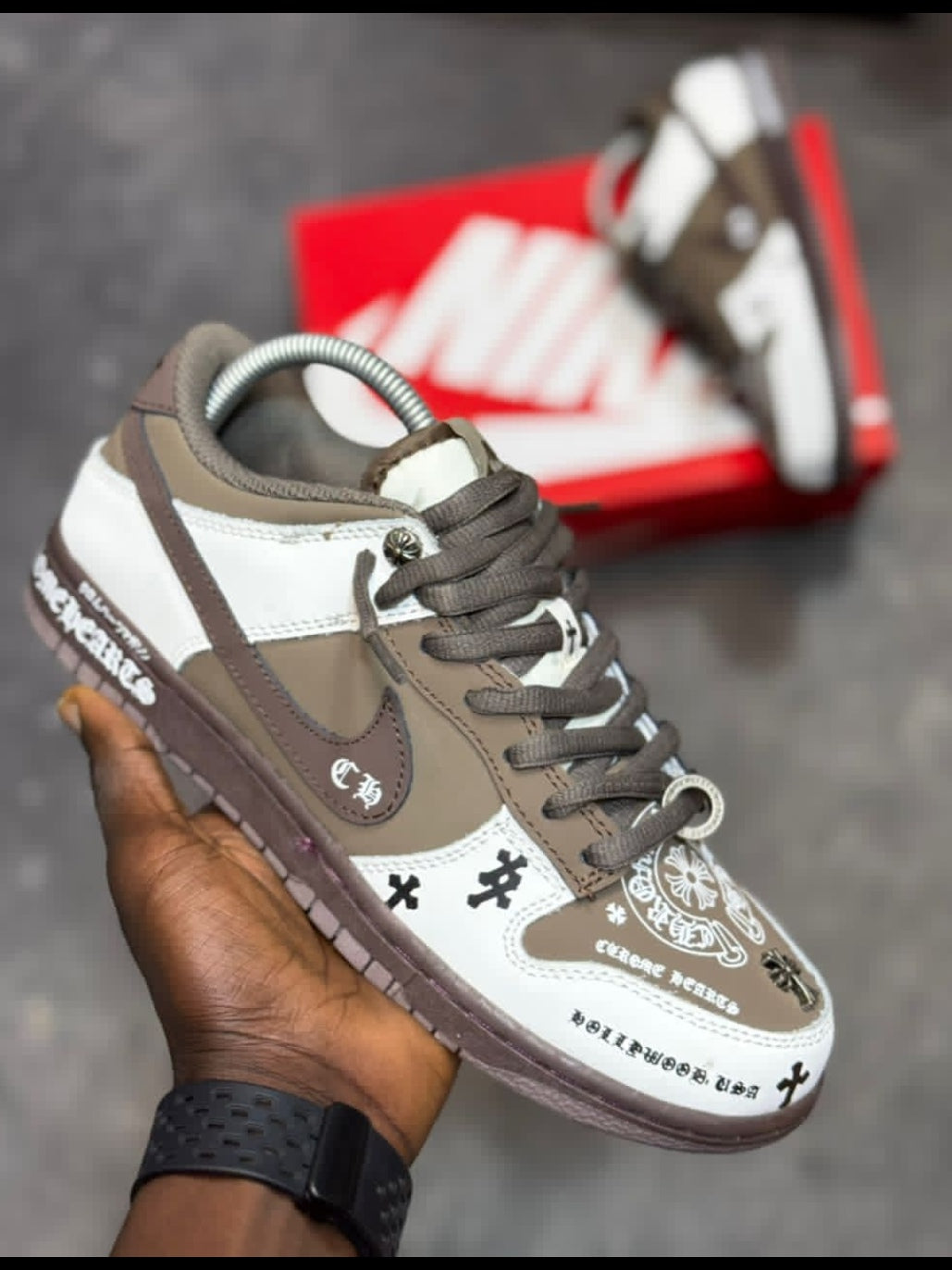 Nike Dunk Low Custom "Chrome Gothic" – Édition Limitée Mocha