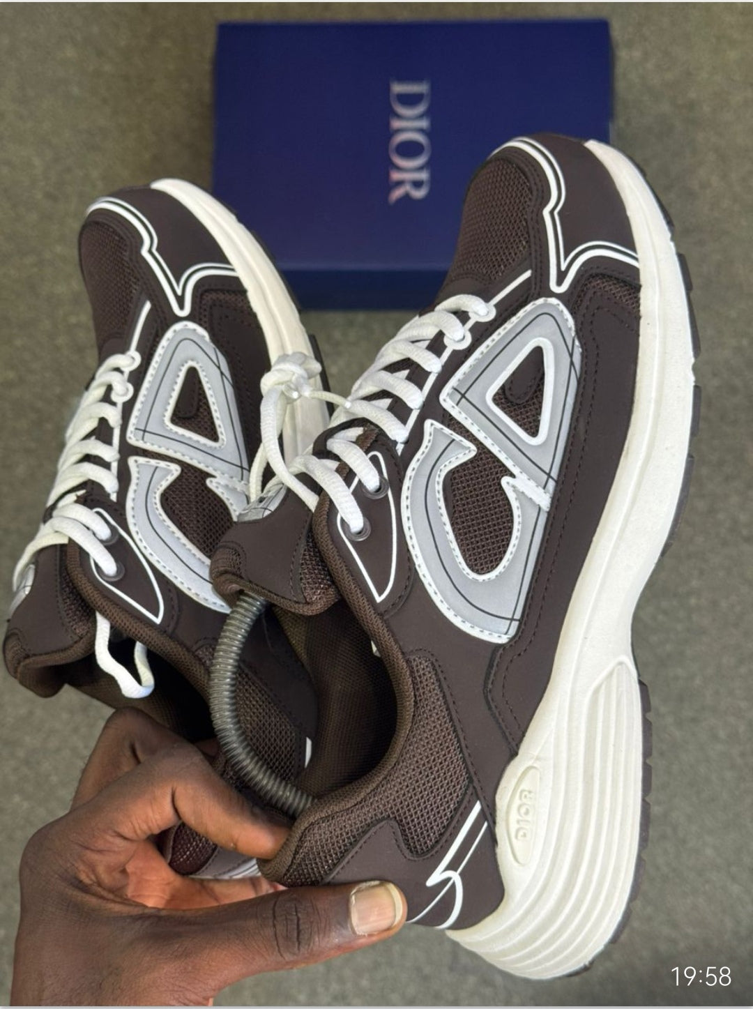 Baskets Dior B30 – Édition Chocolat & Blanc "Urban Luxury"