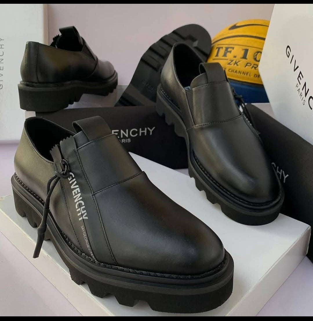Original  Givenchy🛍️
✅