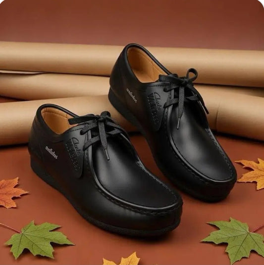 Mocassins & Co. (Simple et efficace)
Cuir & Lacets (Traduction de "Leather & Laces")